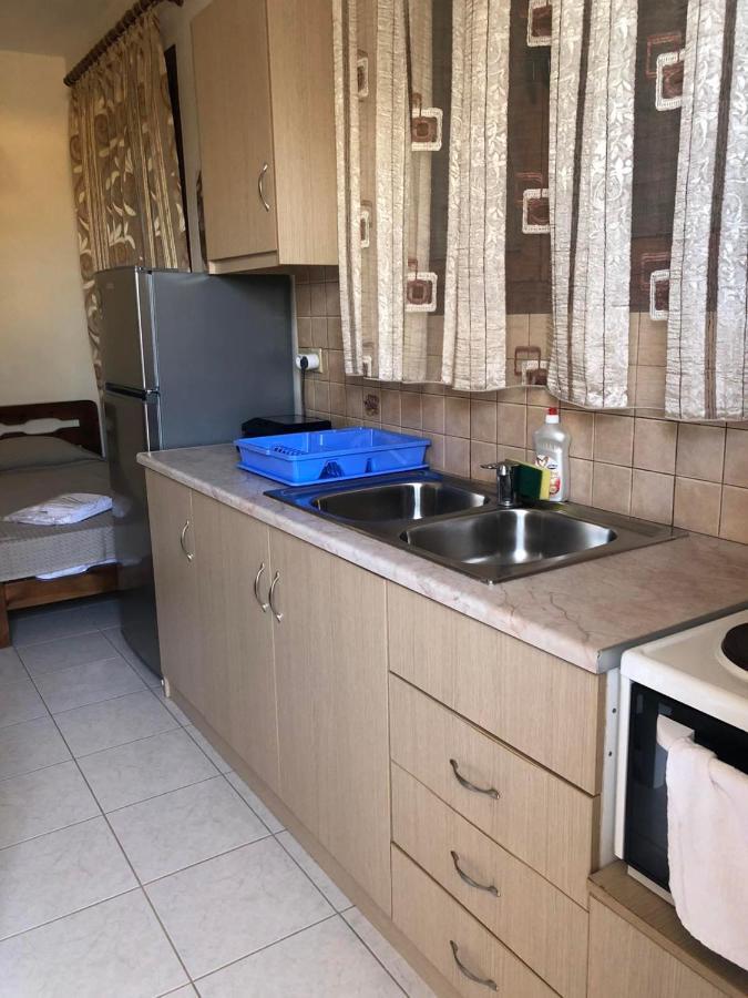 Savvas Apartments ปลีตรา ภายนอก รูปภาพ