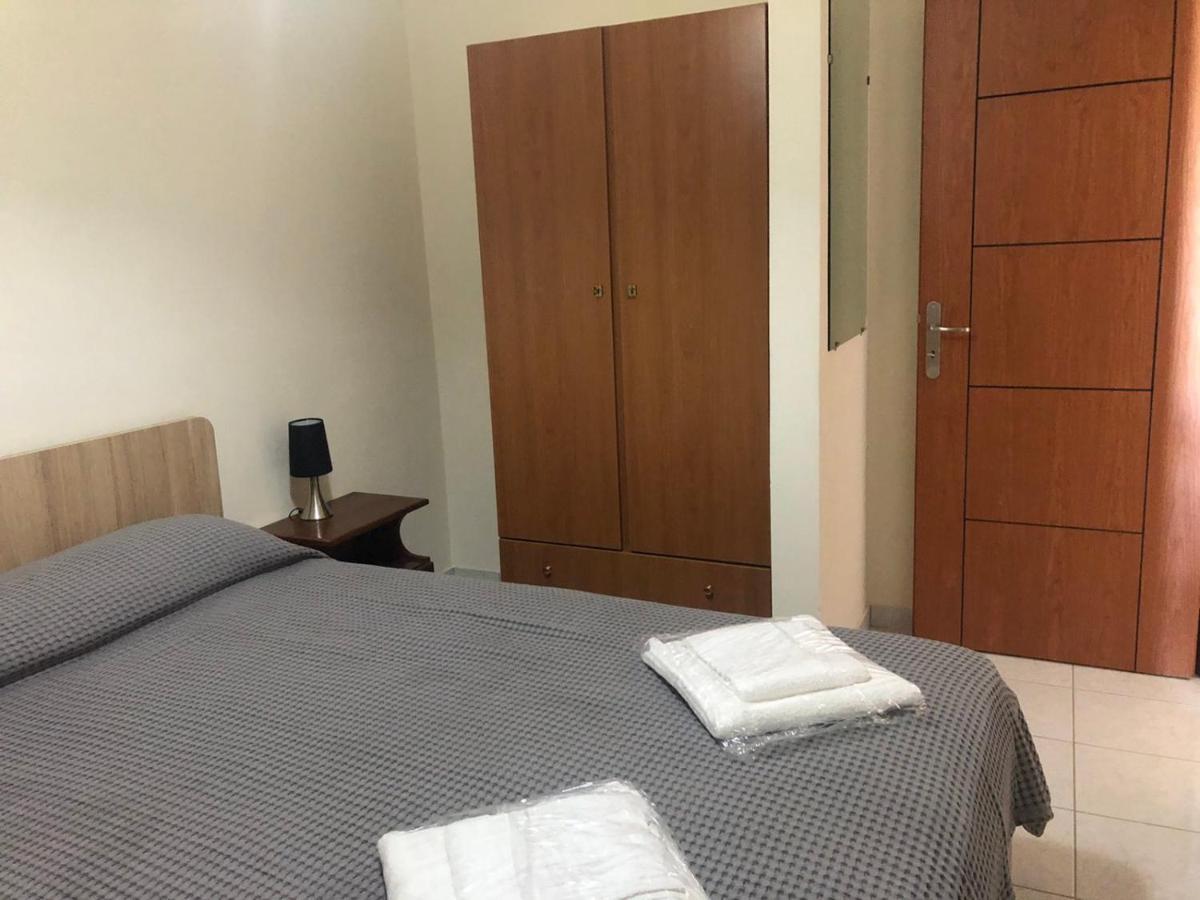Savvas Apartments ปลีตรา ภายนอก รูปภาพ