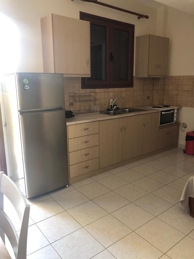 Savvas Apartments ปลีตรา ภายนอก รูปภาพ