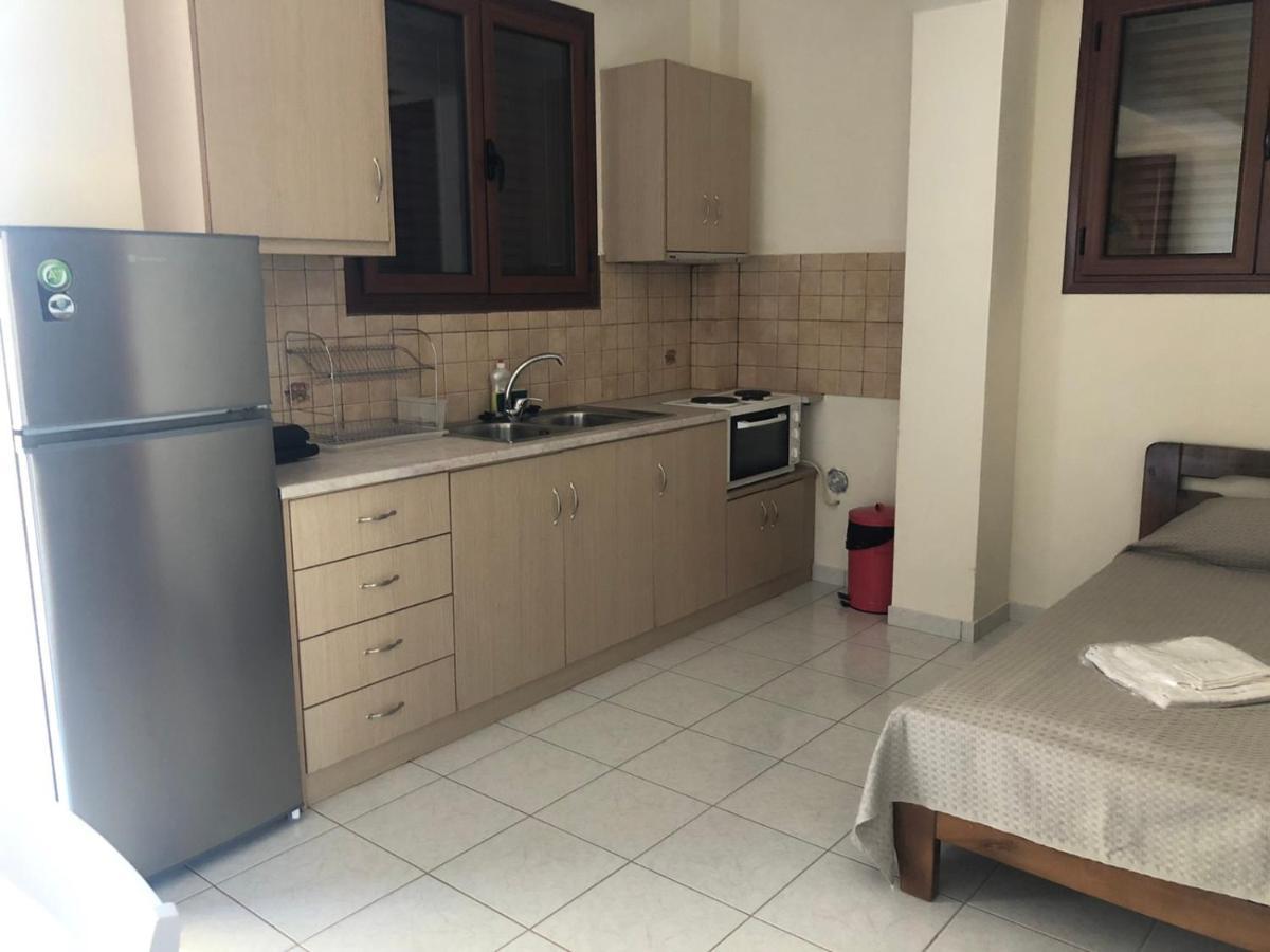 Savvas Apartments ปลีตรา ภายนอก รูปภาพ