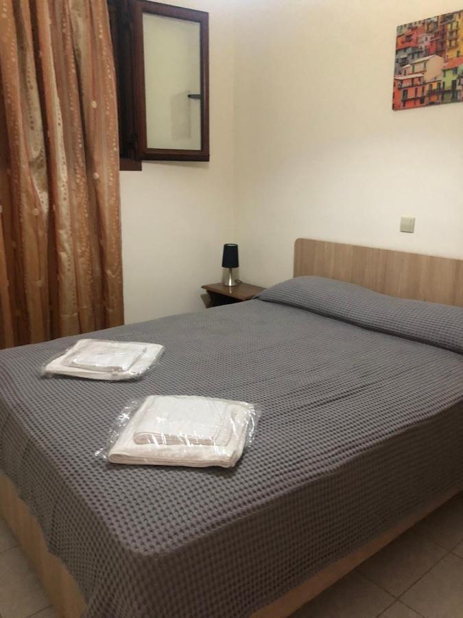 Savvas Apartments ปลีตรา ภายนอก รูปภาพ