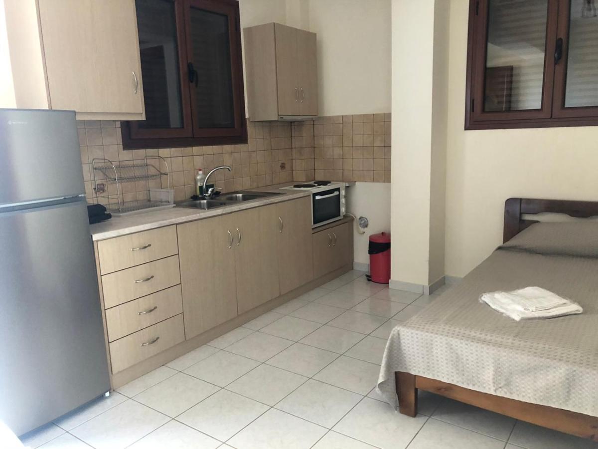 Savvas Apartments ปลีตรา ภายนอก รูปภาพ