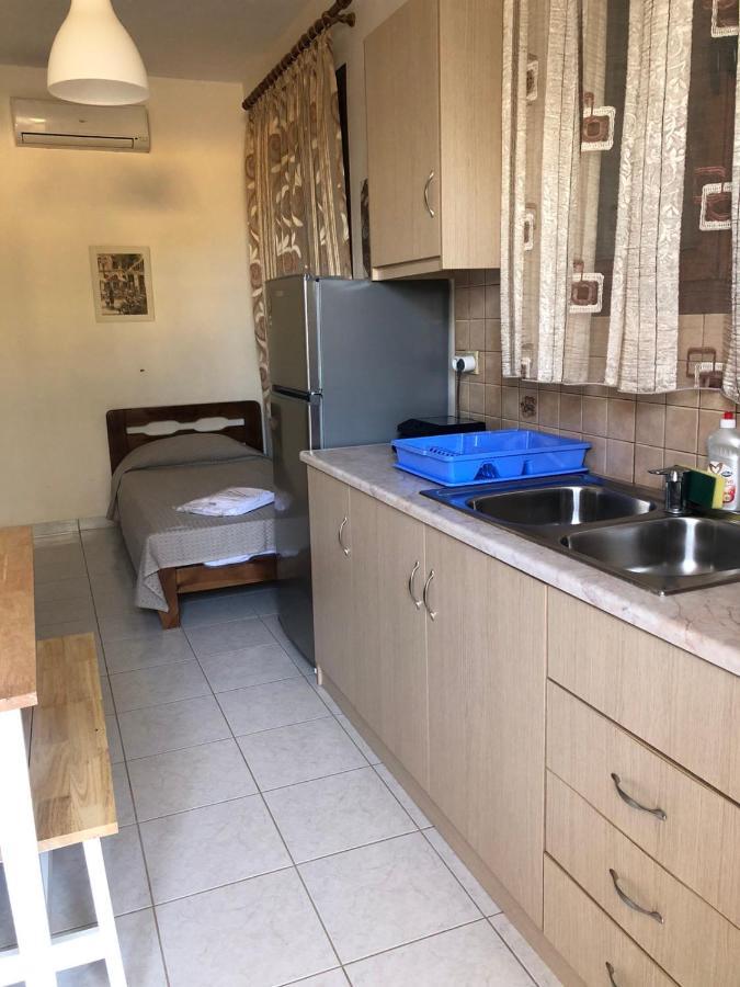Savvas Apartments ปลีตรา ภายนอก รูปภาพ